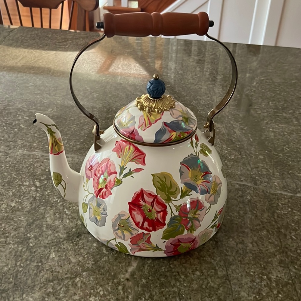 Morning glory Mackenzie child tea pot